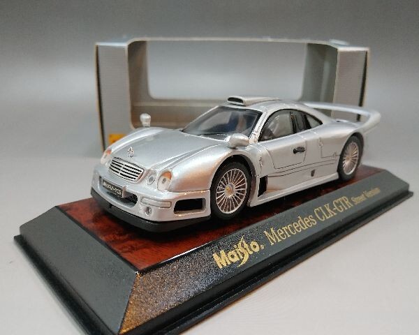 メルセデス・ベンツ ディラーモデル 1/43 メルセデス CLK-GTR ストリートバージョン 31506の画像2