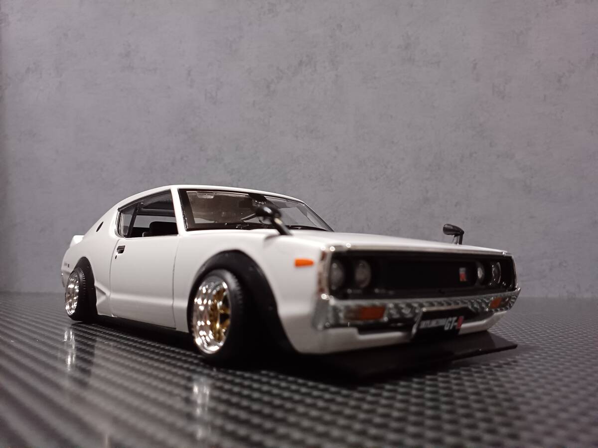 Maisto 1/24 日産スカイライン 2000GT-R (KPGC110) ケンメリ ホワイト カスタム改 ワタナベ 金_画像3