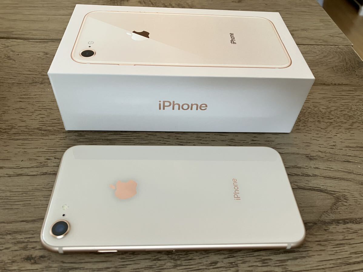 ＜送料無料＞ 【美品】iPhone 8 64GB ピンクゴールド 本体 箱 純正ケーブル付き 覗き見/ブルーライト防止フィルム貼り付け済_画像3