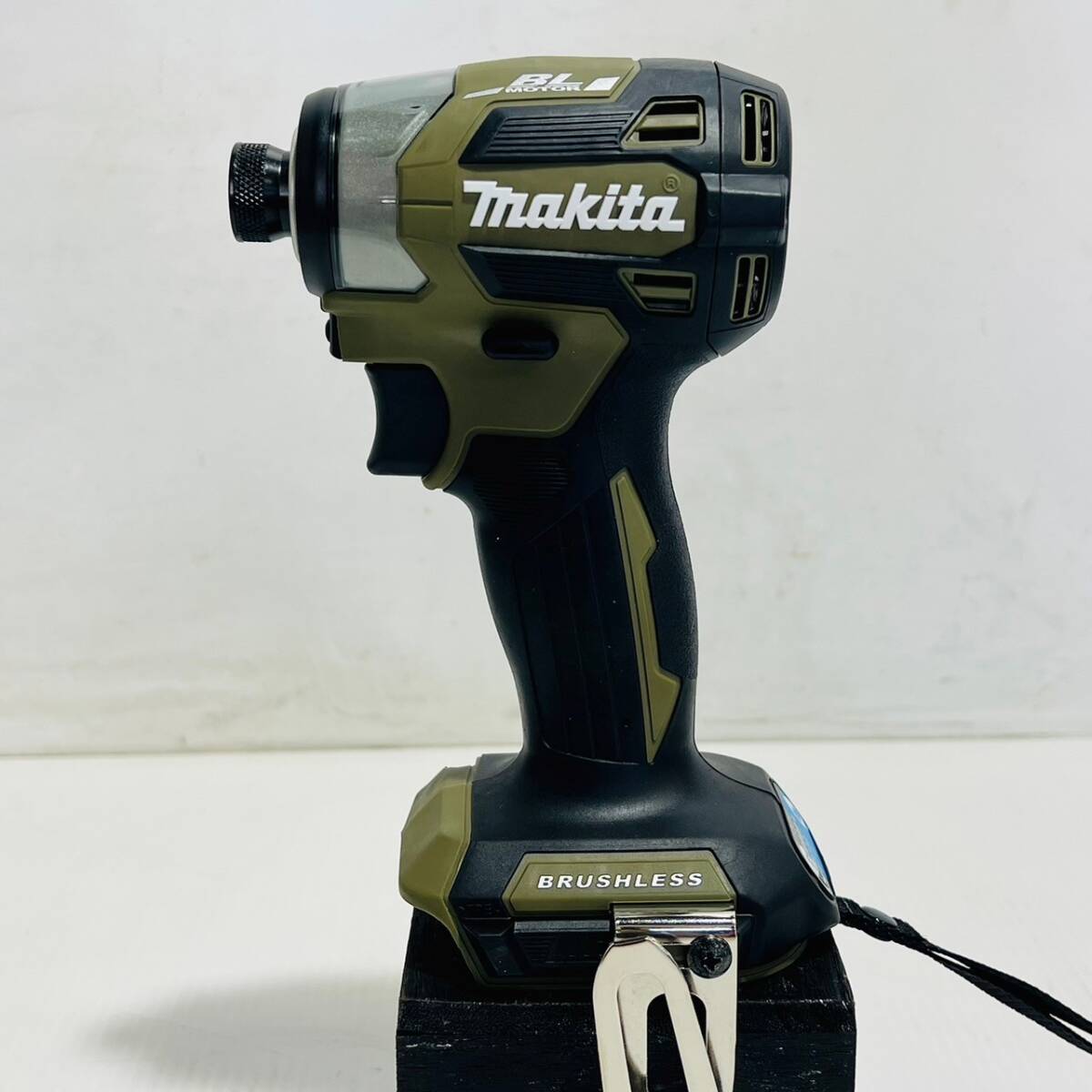 ★未使用 makita マキタ 充電式インパクトドライバ TD173D 本体のみ 18v 人気色 オリーブ コードレス 領収OK w0419-10