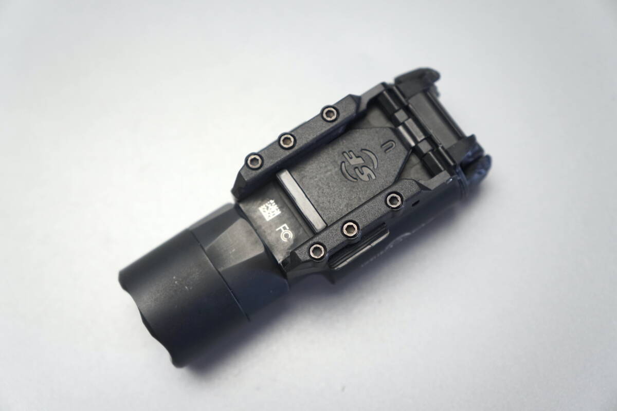 実物 Surefire X300U-A 1000ルーメン (Trijicon Leupold PEQ PVS PSQ ATPIAL トレポン LA5 peq15 wilcox surefire)の画像3