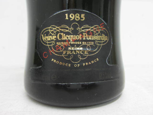 【古酒】長期保管品 LA GRANDE DAME 1985 VEUVE CLICQUOT ヴーヴクリコ グランダム スパークリングワイン 残量不明の画像3