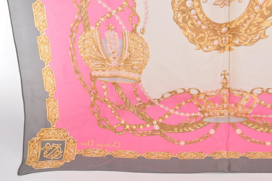 Christian Dior クリスチャンディオール スカーフ バンダナ シルク100％ ピンク グレー 灰色 総柄 柄あり クラウン 王冠 レディース 4513_画像9