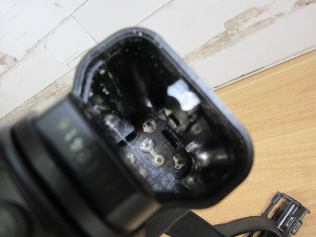2D2-4「CANON EOS-1N RS ボディ 35ミリカメラ」ジャンク 現状品 一眼レフカメラ キャノン ストラップ付_画像10
