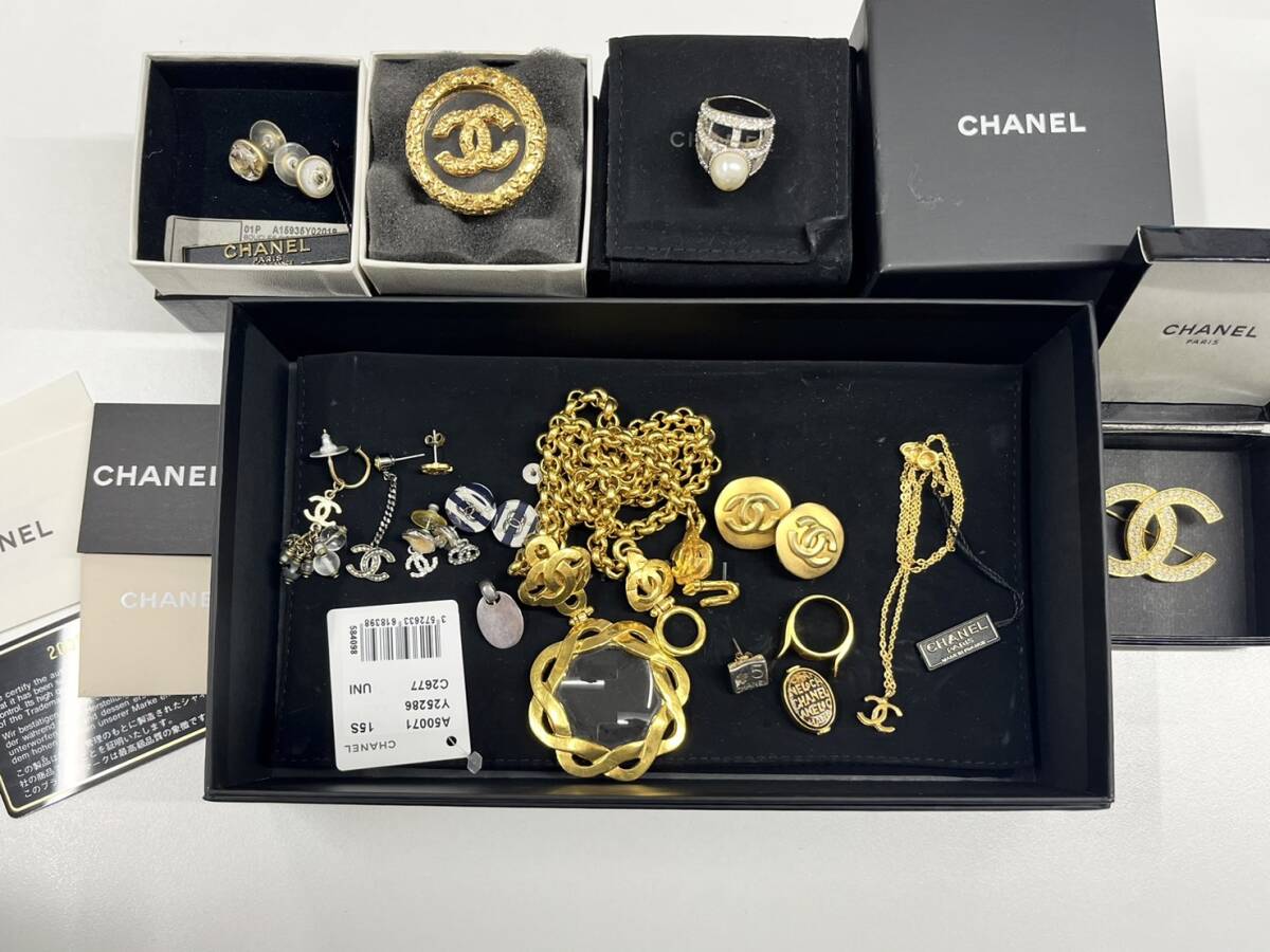 ◆CHANEL シャネル アクセサリー まとめ 14点 箱入り ピアス ネックレス ブローチ 指輪 など アンティーク ヴィンテージ◆の画像1