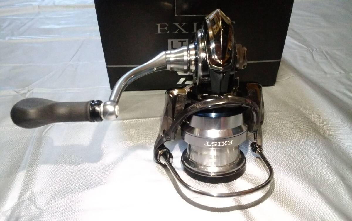 ★【回転良好・極美品】ダイワ最高級リール『18 イグジスト LT2500』～DAIWA 18 EXIST LT2500～♪付属品有り♪◇MADE IN JAPAN◇★_画像6