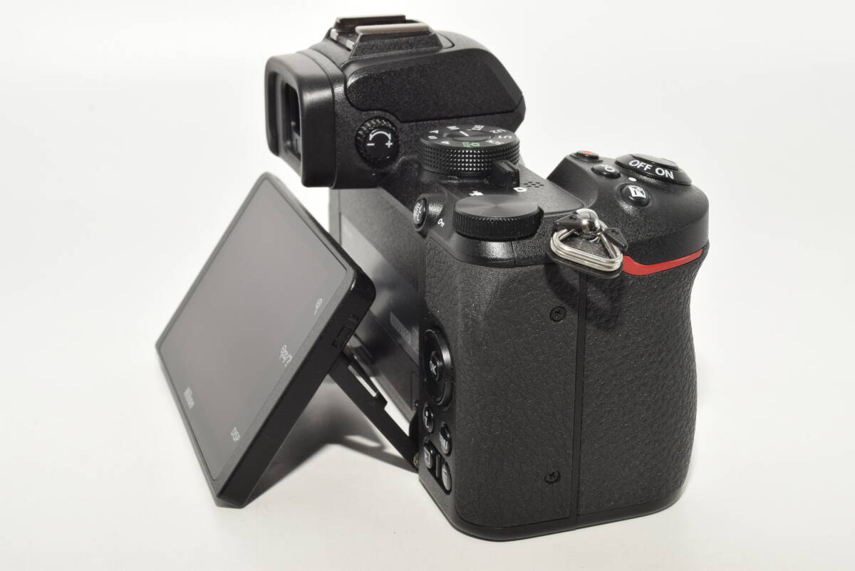 【645ショットの極上品】 Nikon ミラーレス一眼カメラ Z50 ボディ ブラック #6957の画像5