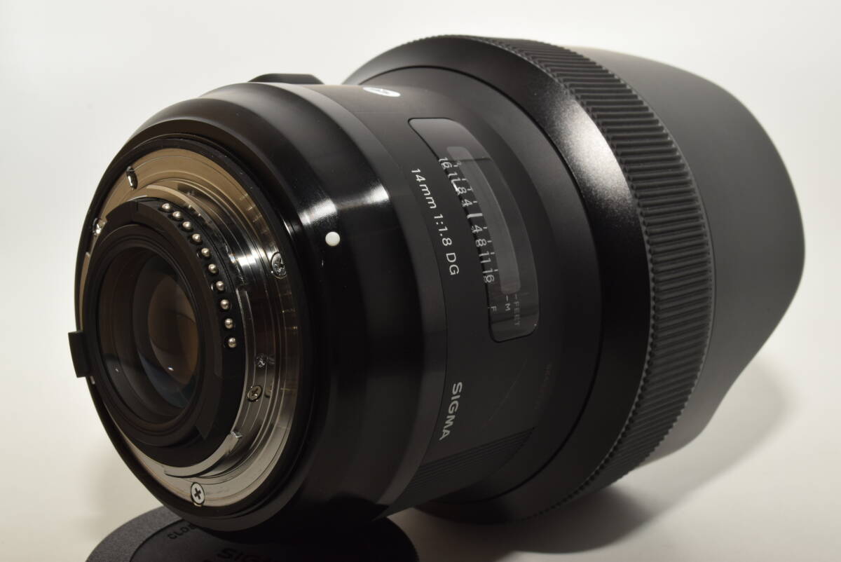 【極上品】 SIGMA シグマ Nikon Fマウント レンズ 14mm F1.8 DG HSM 単焦点 広角 星 フルサイズ Art 一眼レフ 専用　#6965_画像3