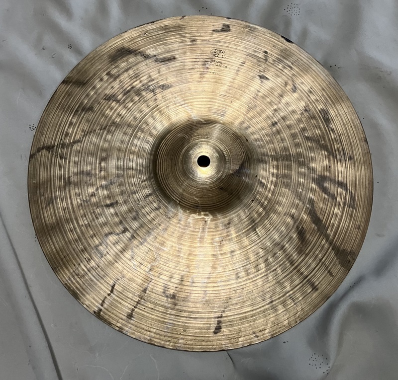 Zildjian Azil 14'シンバル白抜きロゴ ③の画像1