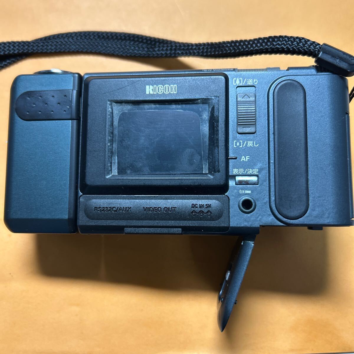 デジタルカメラ RICOH SONY FUJIFILM Panasonic 4台ジャンクです。電池式2台_画像3