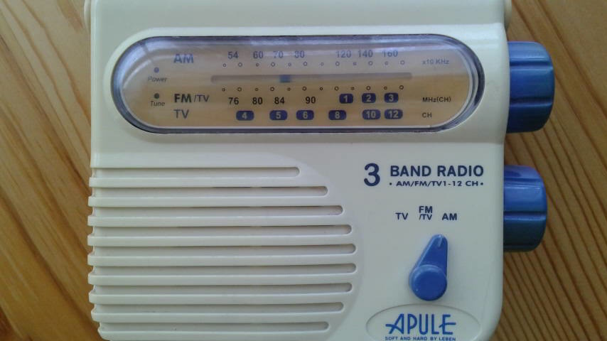 APULE　ラジオ　昭和レトロ　家電　防水　防滴　ジャンク品　部品　_AM/FM/TVを聴くことができました