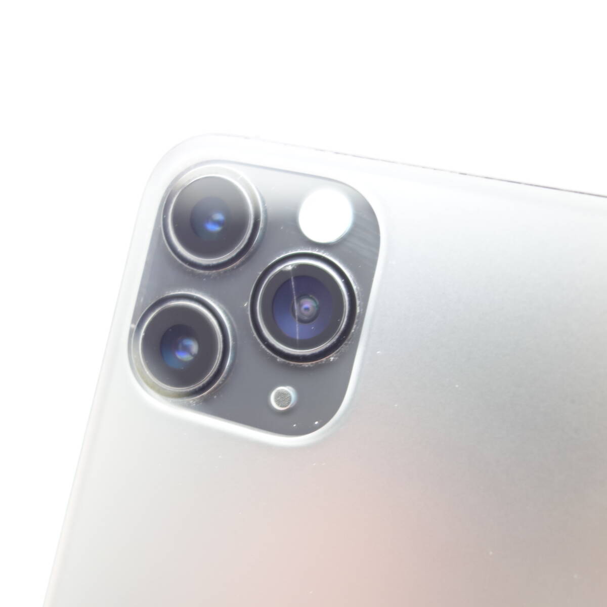 【ジャンク】iPhone11Pro 256GB スペースグレイ au版SIMロック解除品 カメラ割れ タッチ操作不良 部品取り用の画像10