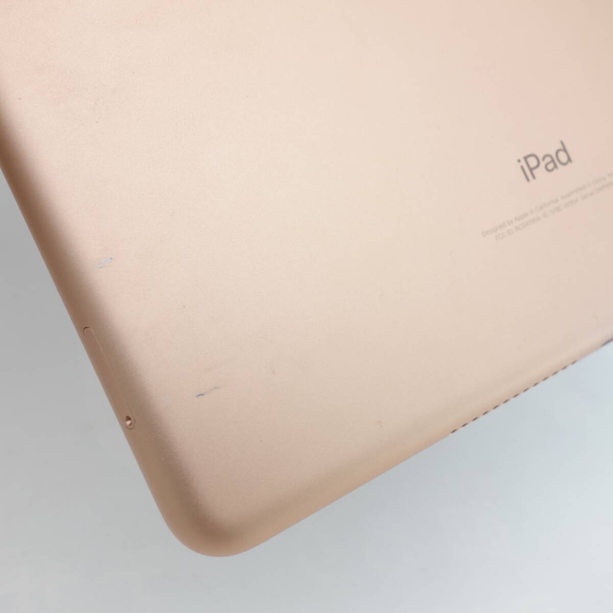 【ジャンク】iPad 第6世代 32GB ゴールド Cellularモデル Softbank版 充電端子接触不良 部品取り用_画像6