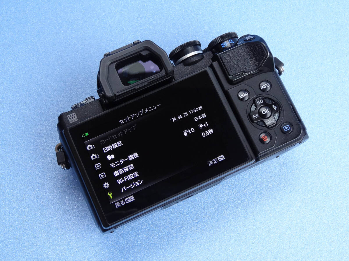 ◎OLYMPUS OM-D E-M10 Mark III ブラック ボディ 予備バッテリー１個おまけ付き_画像5