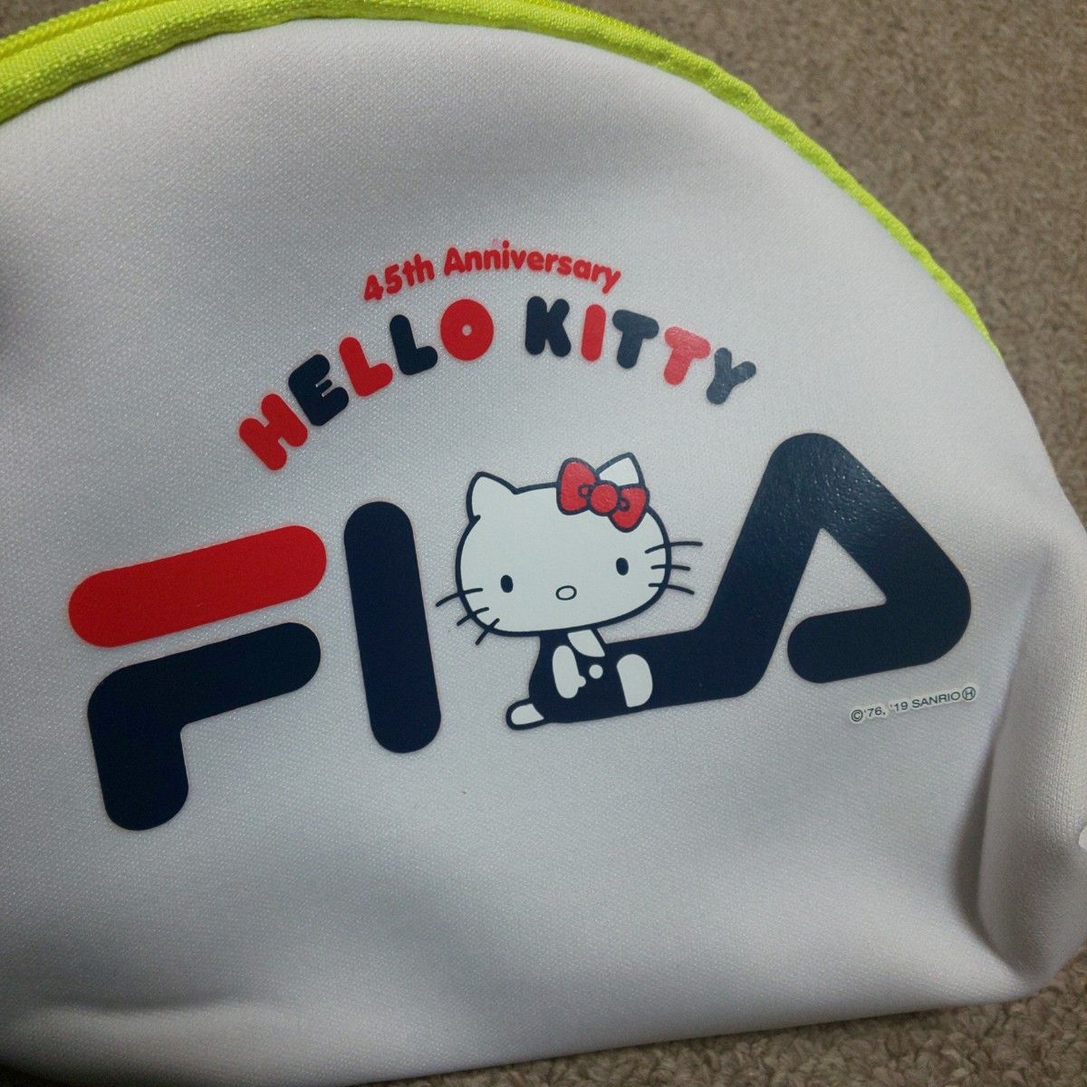 ハローキティ×Seventeen×FILA ネオンジップなごきげんポ―チ ハローキティ×Seventeen×FILA ネオンジップなごきげんポ―チ