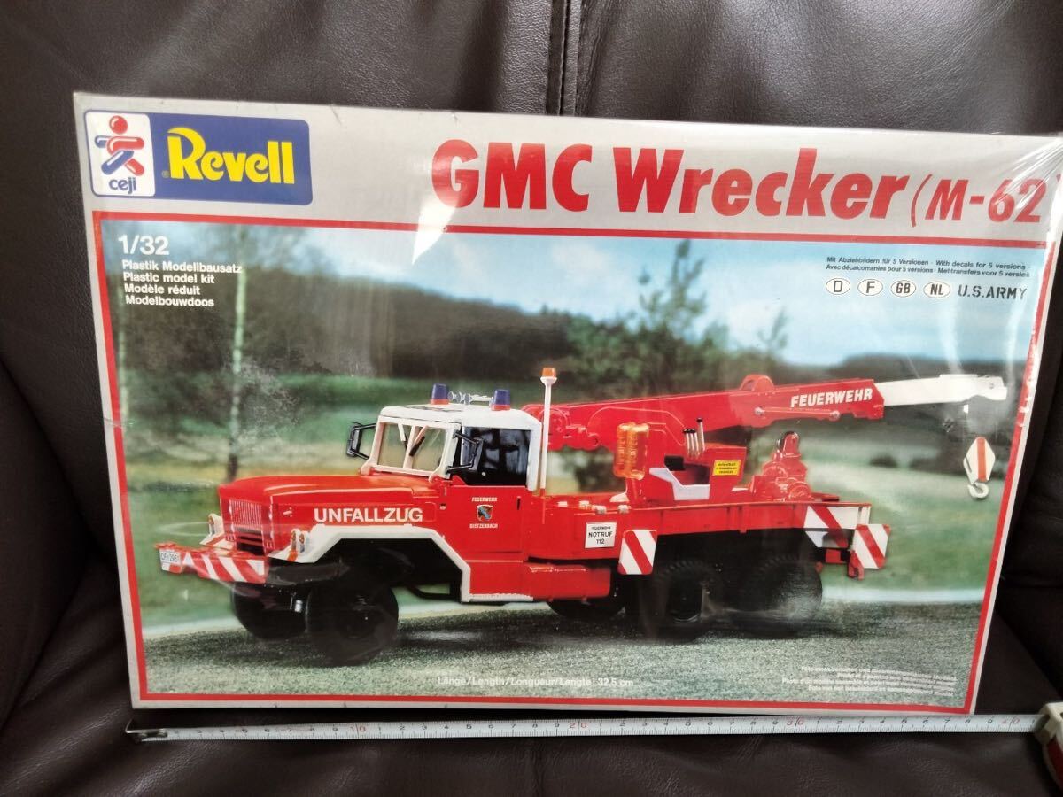 消防 Revell 7391 GMC Wrecker M-62 消防 レッカー車 1/32レベル プラモデル 未開封品 消防車 救援車 FEUERWEHR ドイツ の画像1