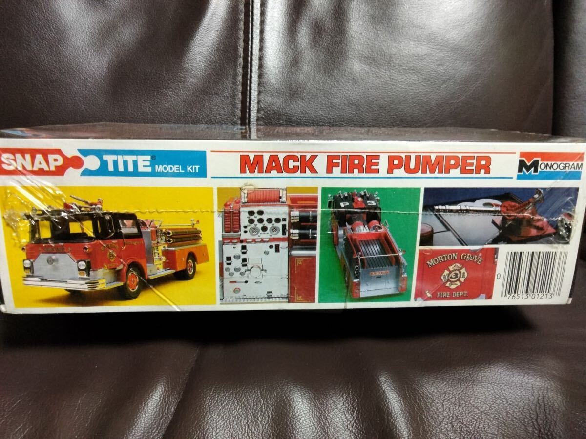 消防 モノグラム プラモデル1213 MONOGRAM SNAP TITE MACK FIRE PUMPERマック消防車　 ポンプ車 赤色 放水銃積載　1/32 未開封品_画像2