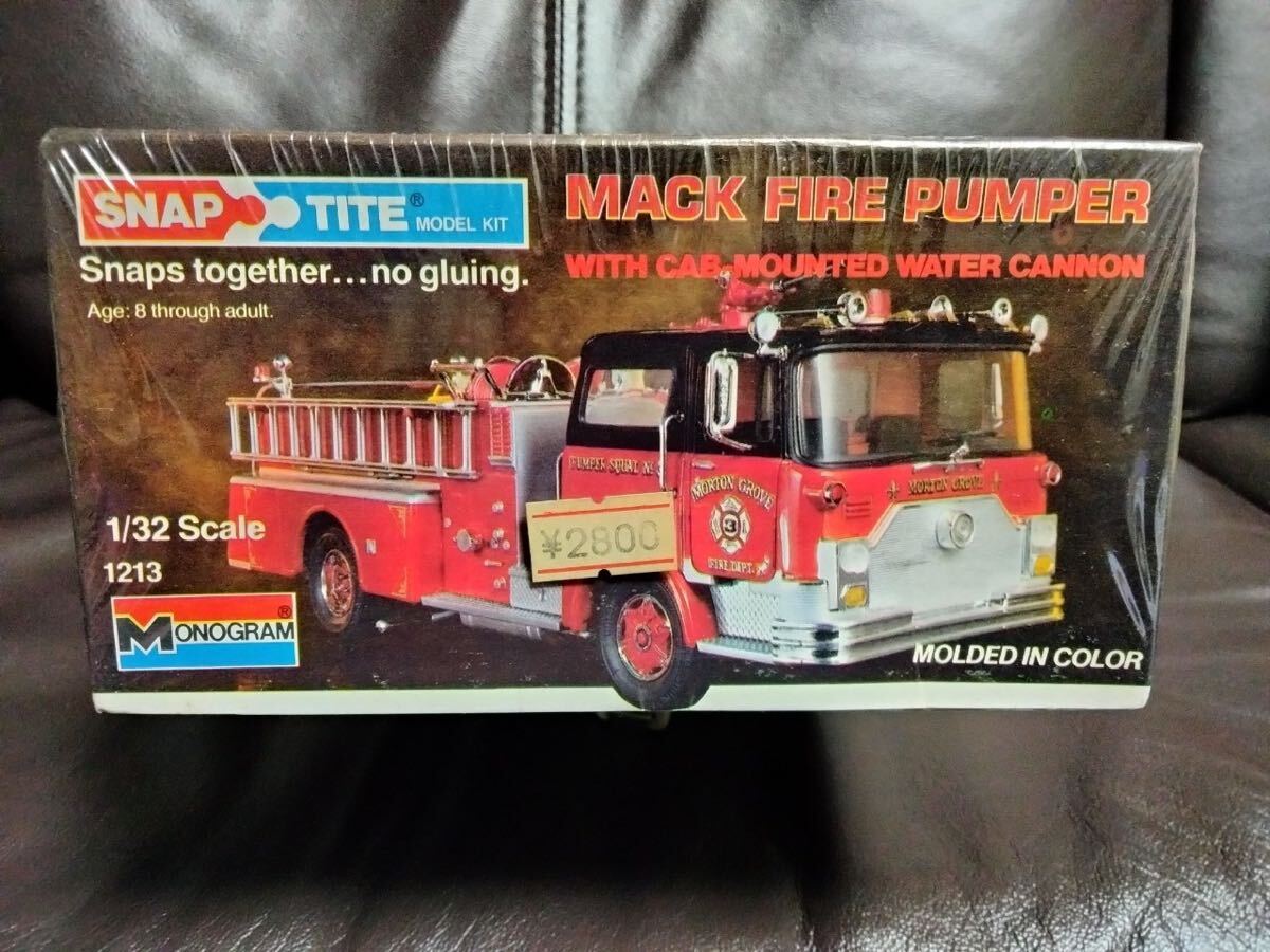 消防 モノグラム プラモデル1213 MONOGRAM SNAP TITE MACK FIRE PUMPERマック消防車　 ポンプ車 赤色 放水銃積載　1/32 未開封品_画像3