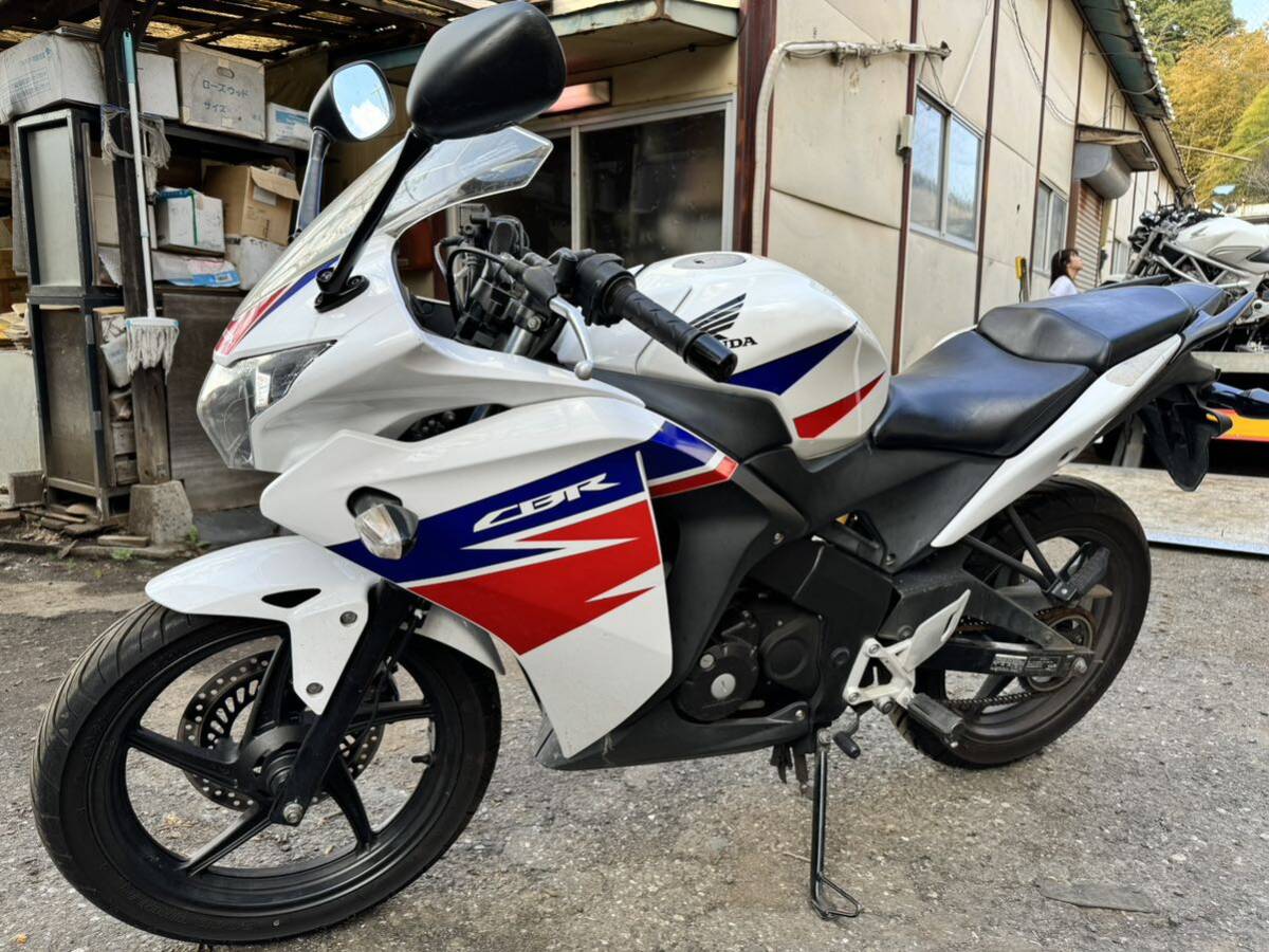 CBR125R 走行25445キロ エンジン始動動画有り！返品可能！トリコロール インジェクション JC50 CS125R 国内モデルの画像1