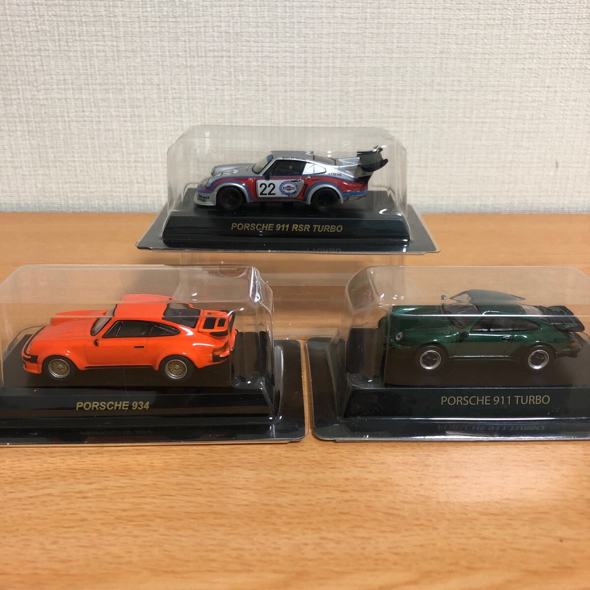サークルKサンクス京商1/64 ポルシェミニカーコレクション 911RSRターボ、911ターボ、934の画像1