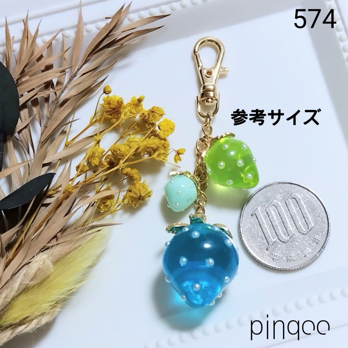 No.574【pinqoo】イチゴの３連チャーム(ブルー系)