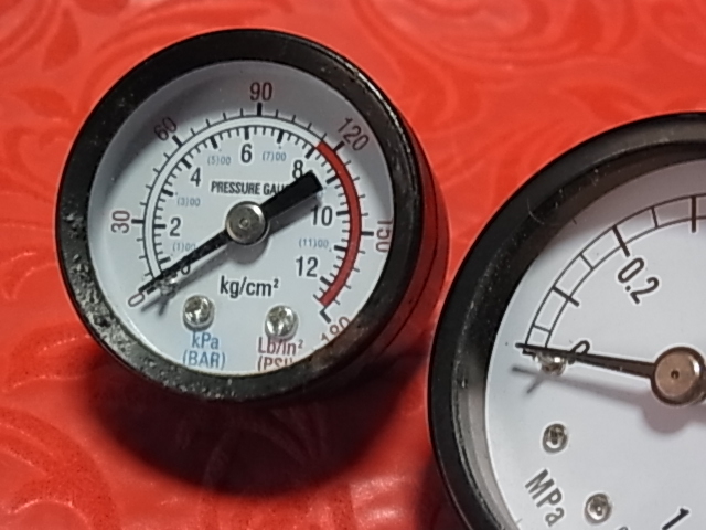 USED 汎用の圧力計 50φ 40φ ２個 エアコンプレッサー、DIY素材などにどうぞの画像5