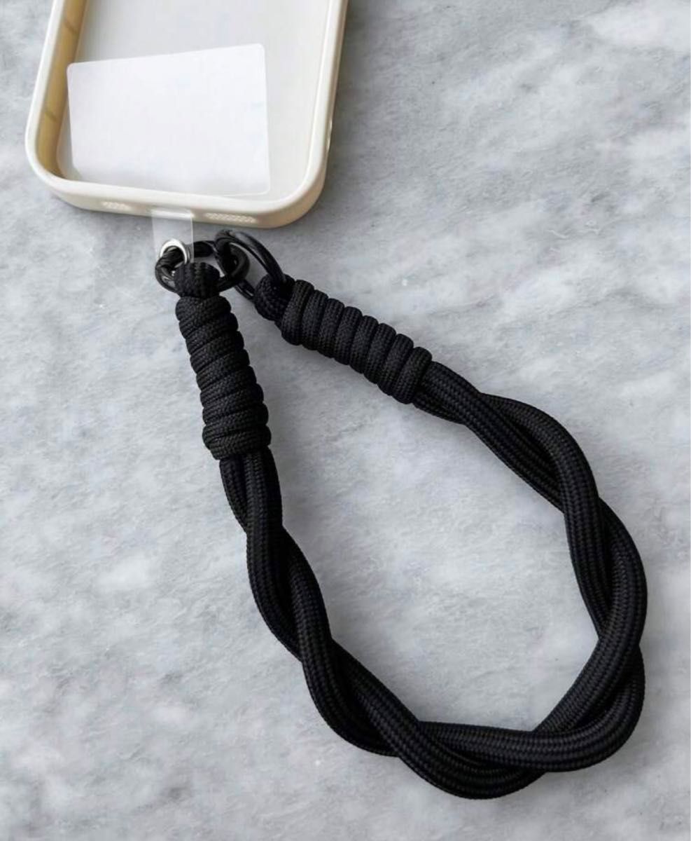 スマホ　ハンド　ストラップ　ブレスレット　ブラック　黒　紐編み　韓国　iPhone 落下防止