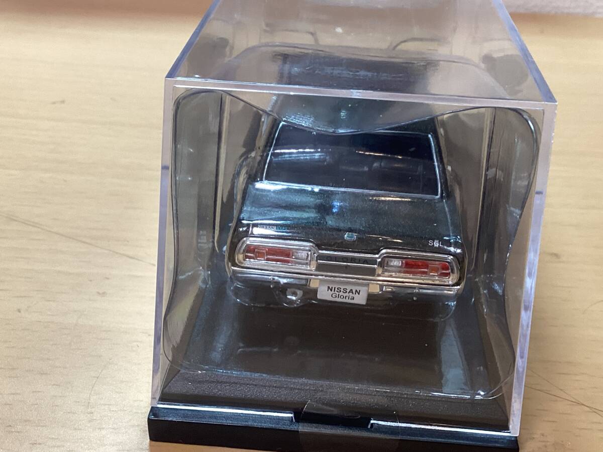 国産名車　コレクション 1/43 日産　グロリア　330 深緑　1975 定形外350円_画像4