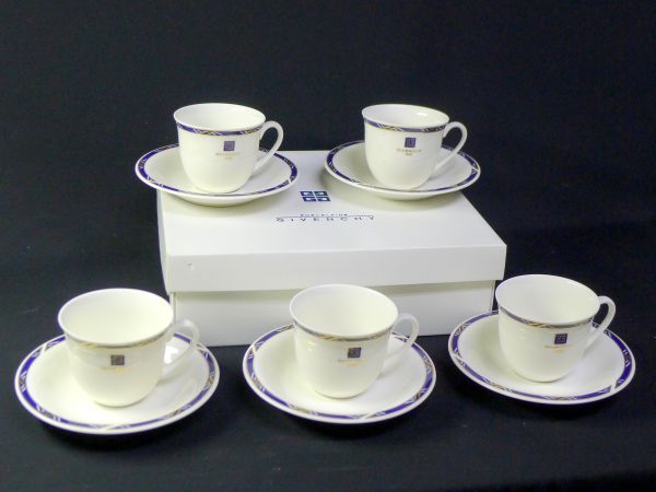 d★330 未使用 GIVENCHY ジバンシー PORCELAINE カップ＆ソーサー 5客揃 コーヒーセット 金彩 洋食器 箱有 /80の画像3