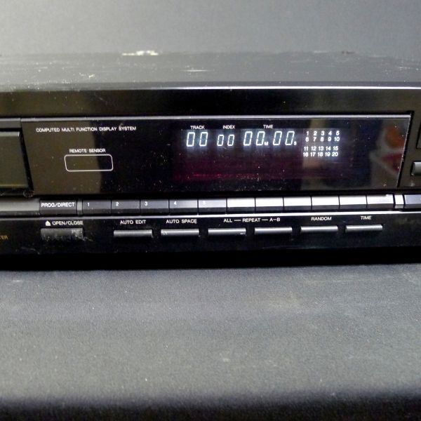 d*019 DENON Denon DCD-810 CD player size : width approximately 44cm height approximately 10.5cm depth approximately 31cm/140