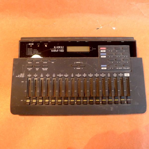 d★049 KAWAI 16channel MIDI Mixer MM-16 動作未確認 サイズ:幅約33cm 高さ約6cm 奥行約20.5cm/80の画像1