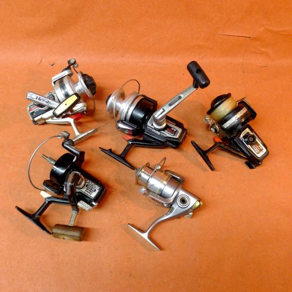 d★096 釣り具 リール まとめて5点 DAIWA ST-1000/TOURNAMENT-Z2000iA/ST-1500等 ジャンク/80の画像1