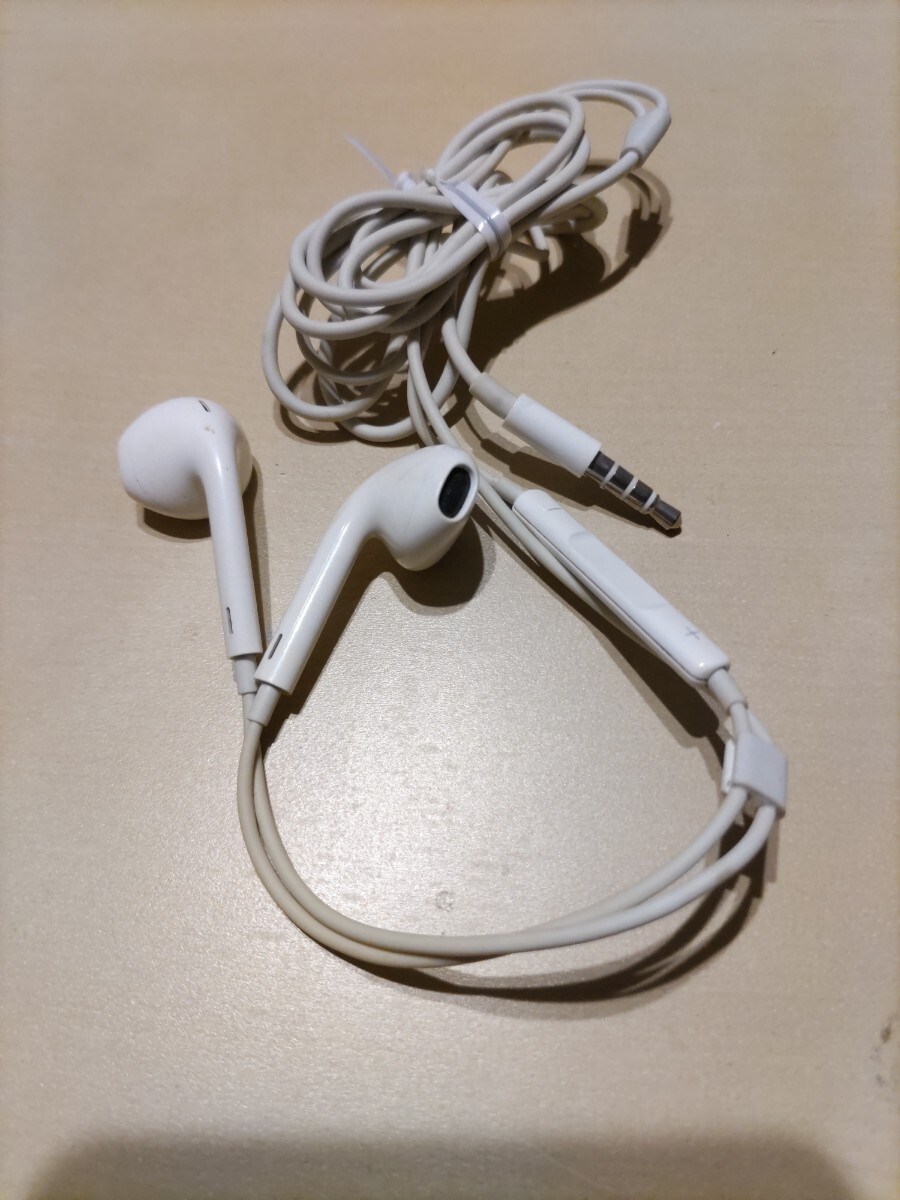 最終値下げ！ Apple 純正品 イヤホン EarPods with 3.5㎜ Headphone plug コントローラー有り イヤフォン ヘッドセット iPhone アップル_画像1