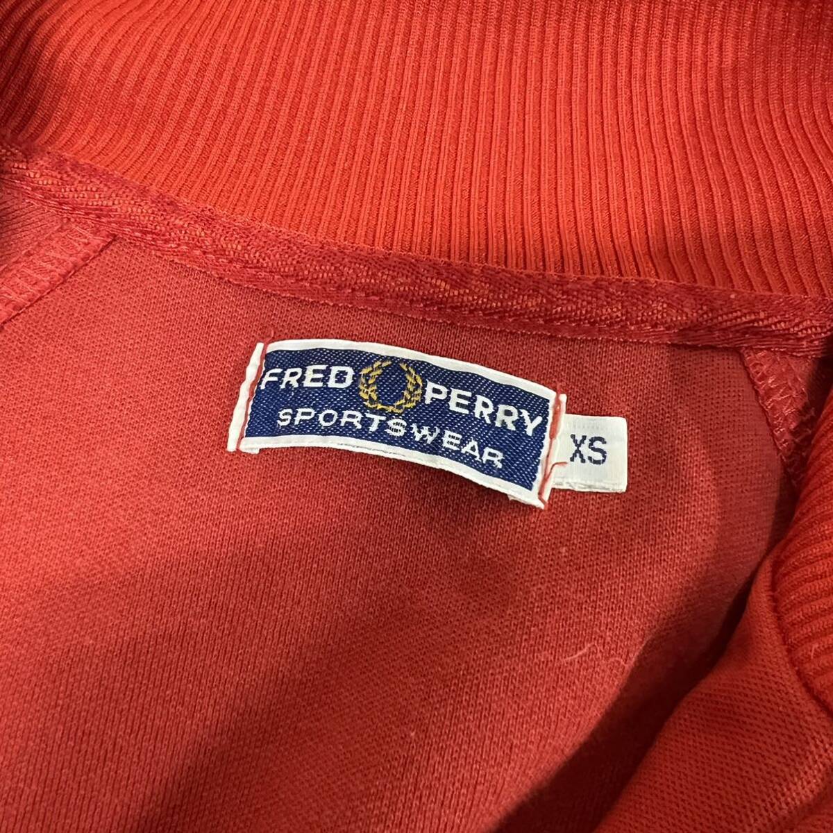 M3713 FRED PERRY フレッドペリー　トラックジャケット XSサイズ　朱色　赤系　メンズ　アウター　上着　羽織　フルジップ　長袖_画像3