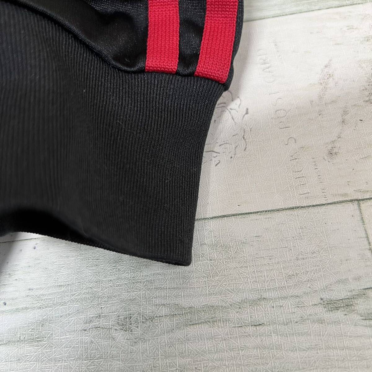 M3719 adidas アディダス　サッカートラックジャケット　Lサイズ　黒　赤　メンズ　ACミラン　フルジップ　アウター　上着　羽織_画像6