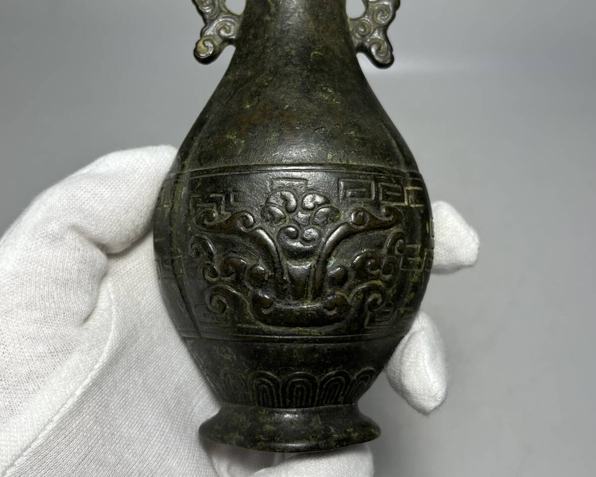 中国美術　古銅　銅製　双耳瓶　花瓶　饕餮紋　１３.５cm