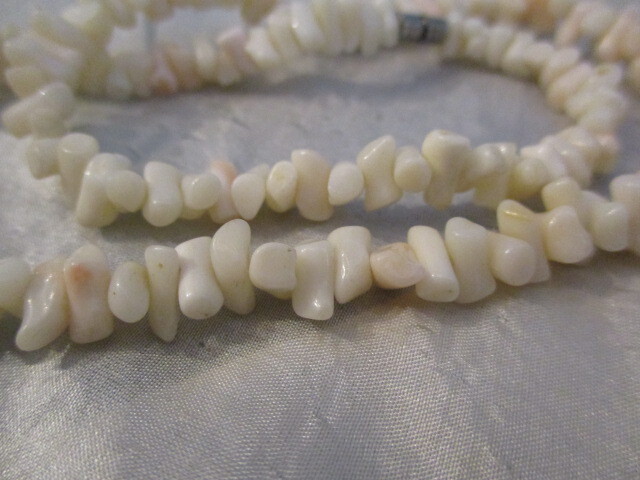* natural book@.. white branch coral coral 10×5. sphere necklace 42. made in Japan *