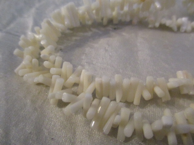 * natural book@.. white branch coral coral 8×2. necklace 40. made in Japan *
