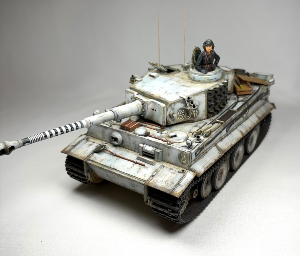【完成品】タミヤ 1/35 ドイツ 重戦車 タイガー Ⅰ 初期生産型 S04号車 冬季迷彩の画像2