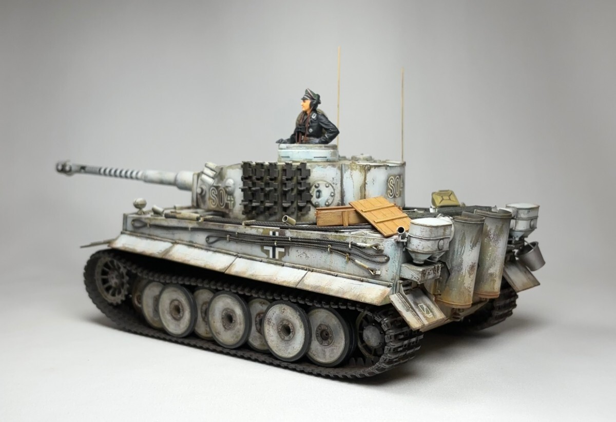 【完成品】タミヤ 1/35 ドイツ 重戦車 タイガー Ⅰ 初期生産型 S04号車 冬季迷彩の画像4