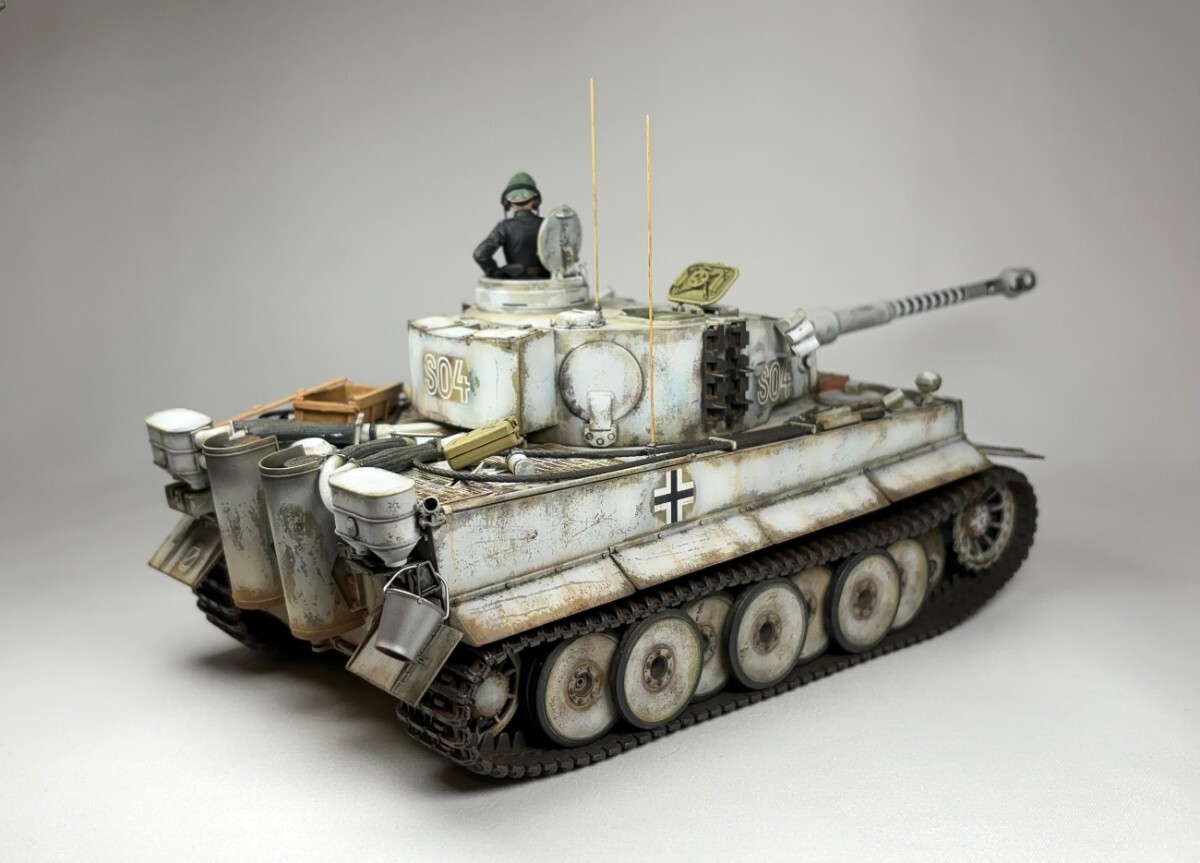 【完成品】タミヤ 1/35 ドイツ 重戦車 タイガー Ⅰ 初期生産型 S04号車 冬季迷彩の画像5