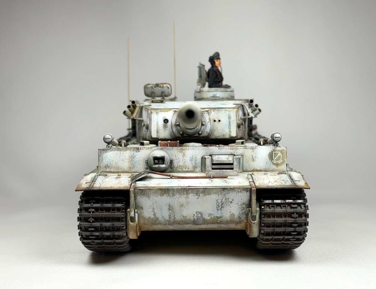 【完成品】タミヤ 1/35 ドイツ 重戦車 タイガー Ⅰ 初期生産型 S04号車 冬季迷彩の画像3