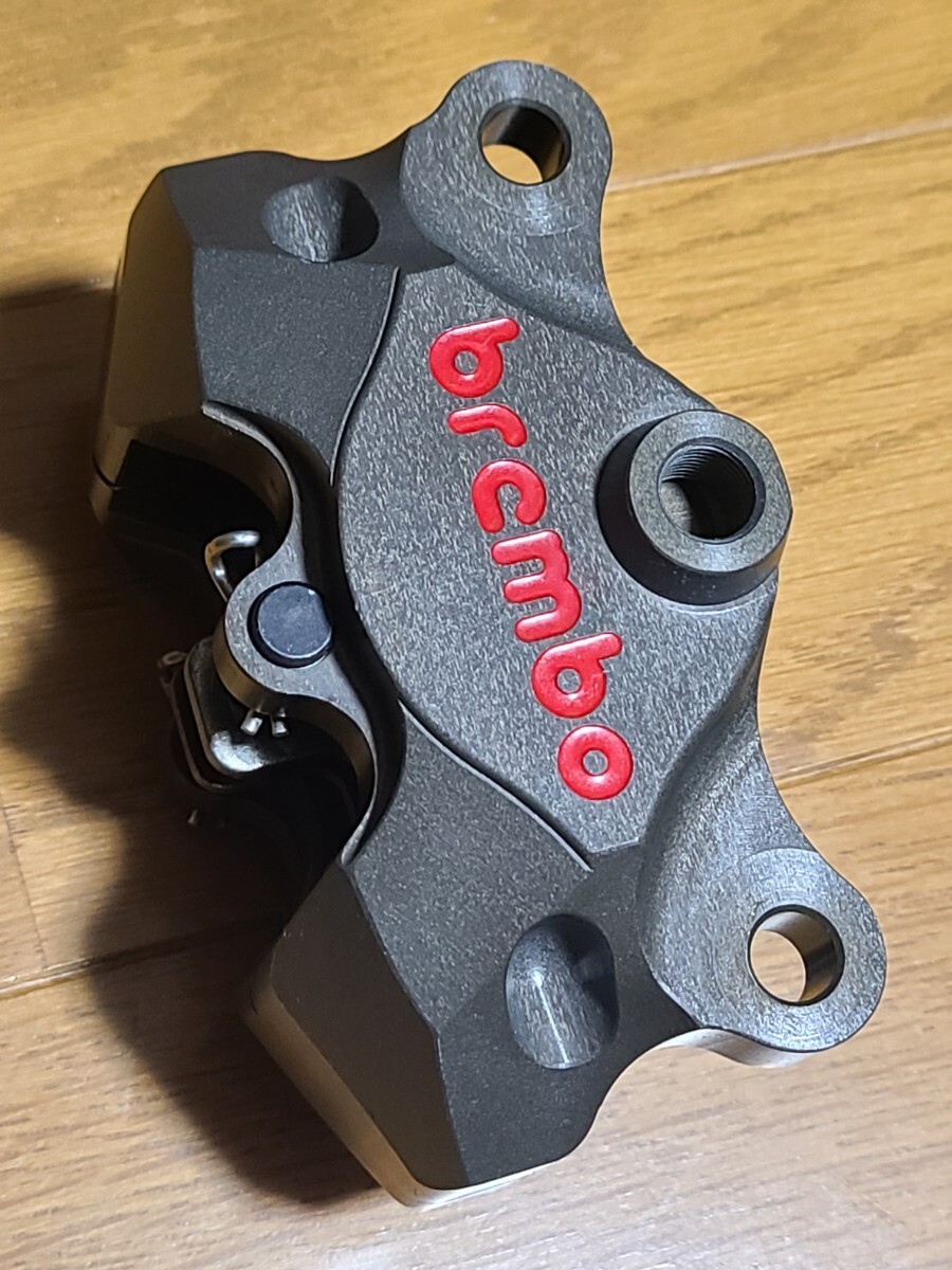 ブレンボ　brembo　ブレーキキャリパー　cnc　ビレット　ピッチ84mm　汎用　GPZ900R　ZRX1200　CB1300　ゼファー1100　等に_画像1