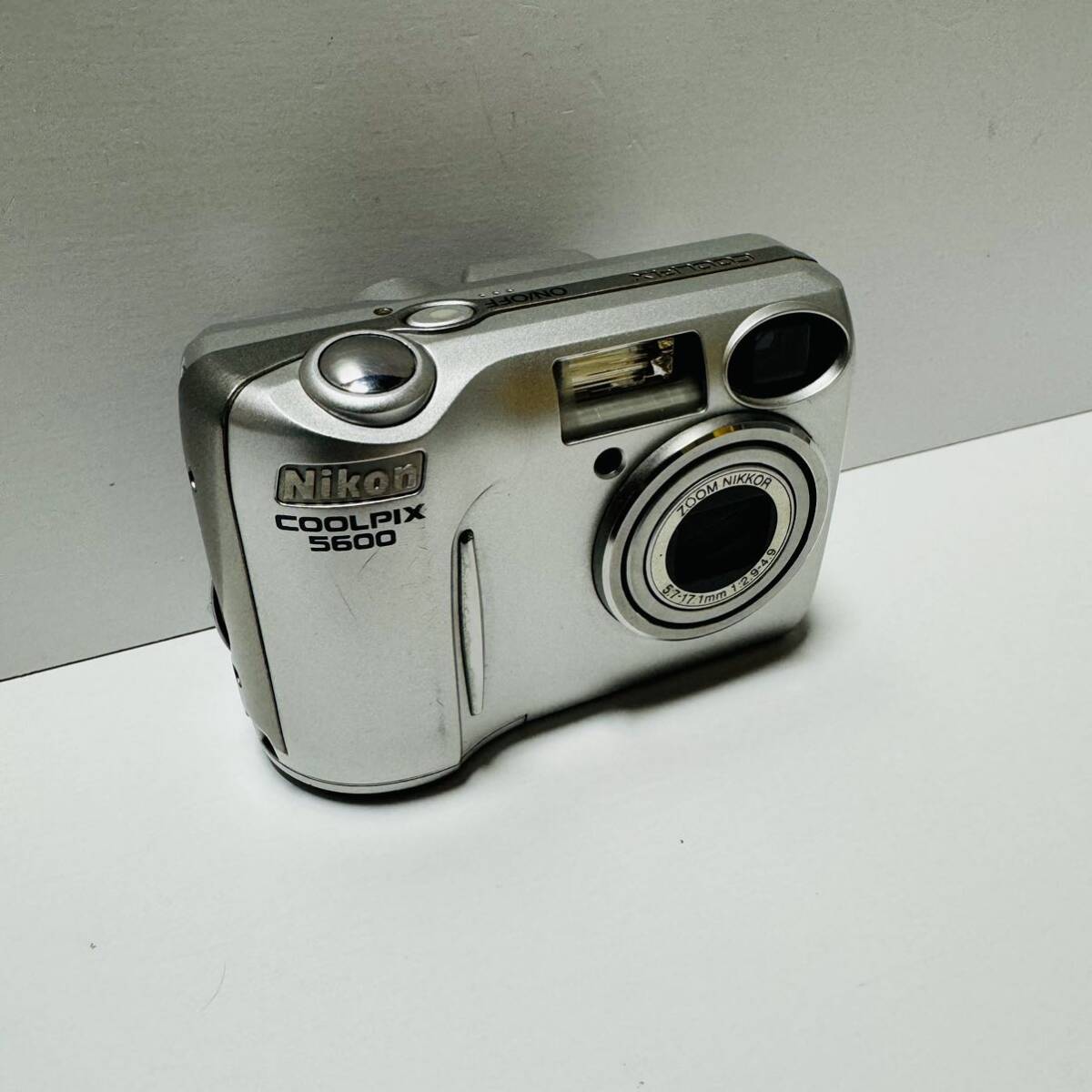 Nikon COOLPIX E5600 単3電池駆動