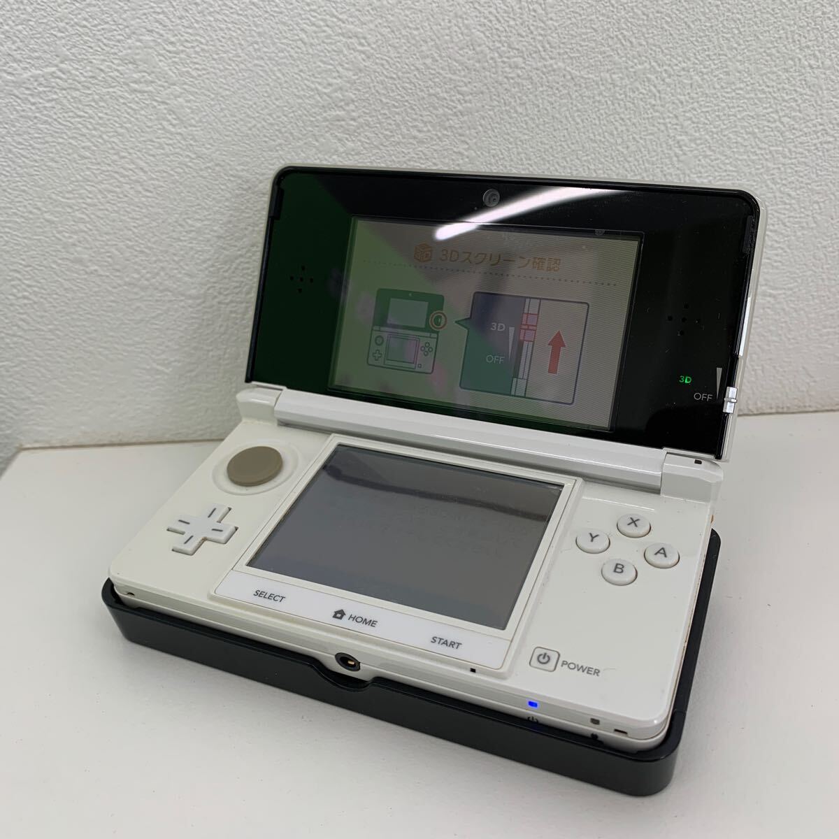 Nintendo 3DS 動作確認済　CTR-001 ホワイト スタンド付_画像1