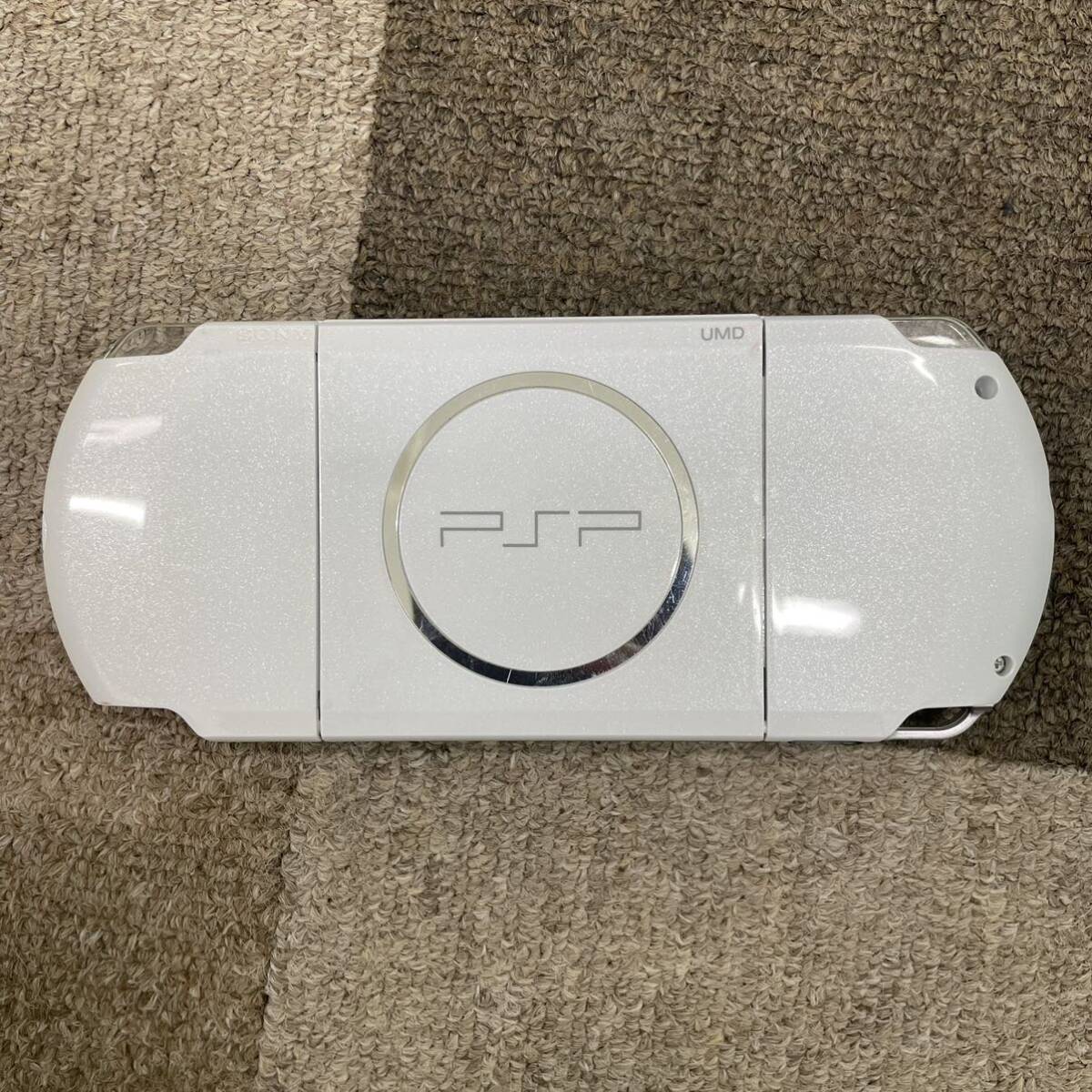 Playstation Portable SONY PSP-3000PW （ パールホワイト ） ソニー《動作確認済》本体、充電ケーブル付きの画像3