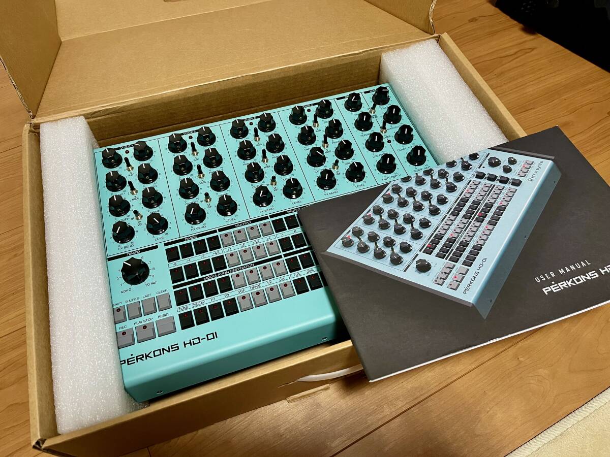 [極美品]Erica Synths Perkons HD-01／Decksaverカバー＆純正ソフトケース付_画像2