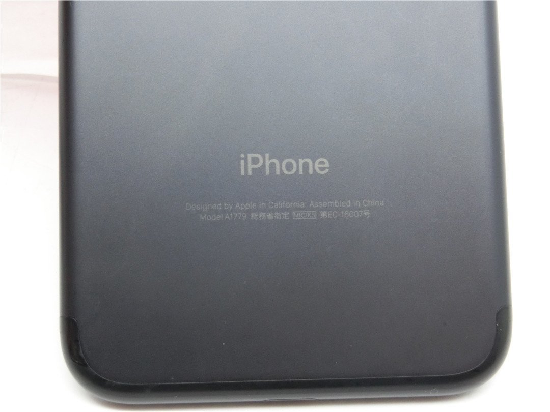 中古　　Apple iPhone7　A1779　32GB 　　ソフトバンク判定〇　最大容量94％　　送料無料　_画像3