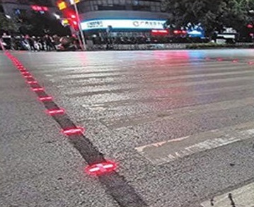 道路鋲 ソーラー LED 2個セット 点滅 警告灯 誘導灯 LEDライト ガーデン 埋め込み 駐車場 防水 屋外 駐車場 歩道 交差点 道路 地面 設置の画像5