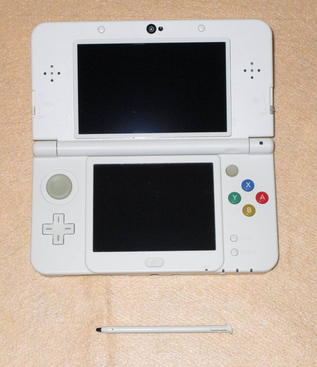 「中古美品」New Nintendo　３DS　本体（ホワイト）　ACアダプター付き_画像2